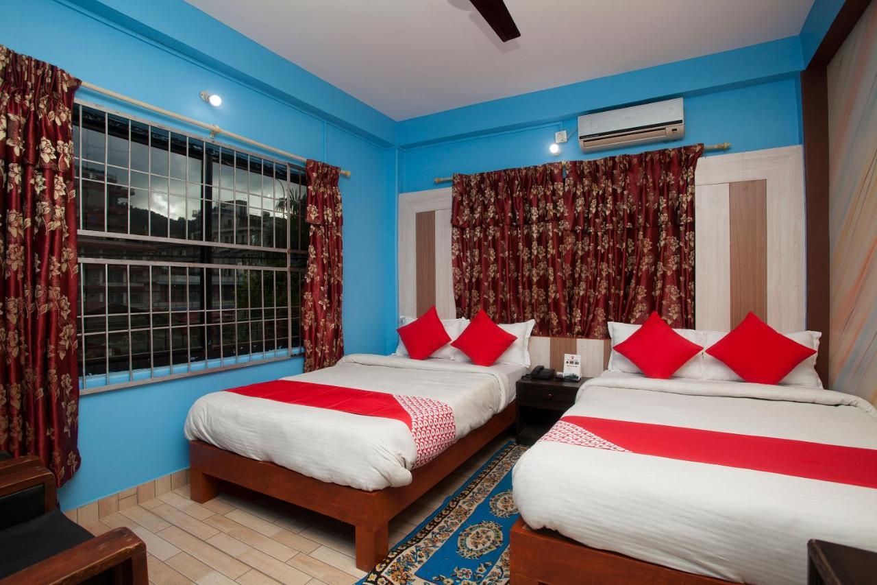 Hotel Middle Point Pvt Ltd Покхара Экстерьер фото