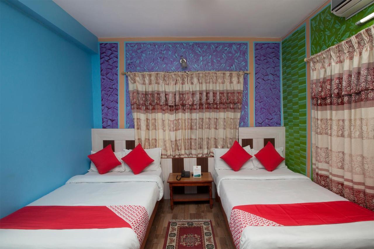 Hotel Middle Point Pvt Ltd Покхара Экстерьер фото