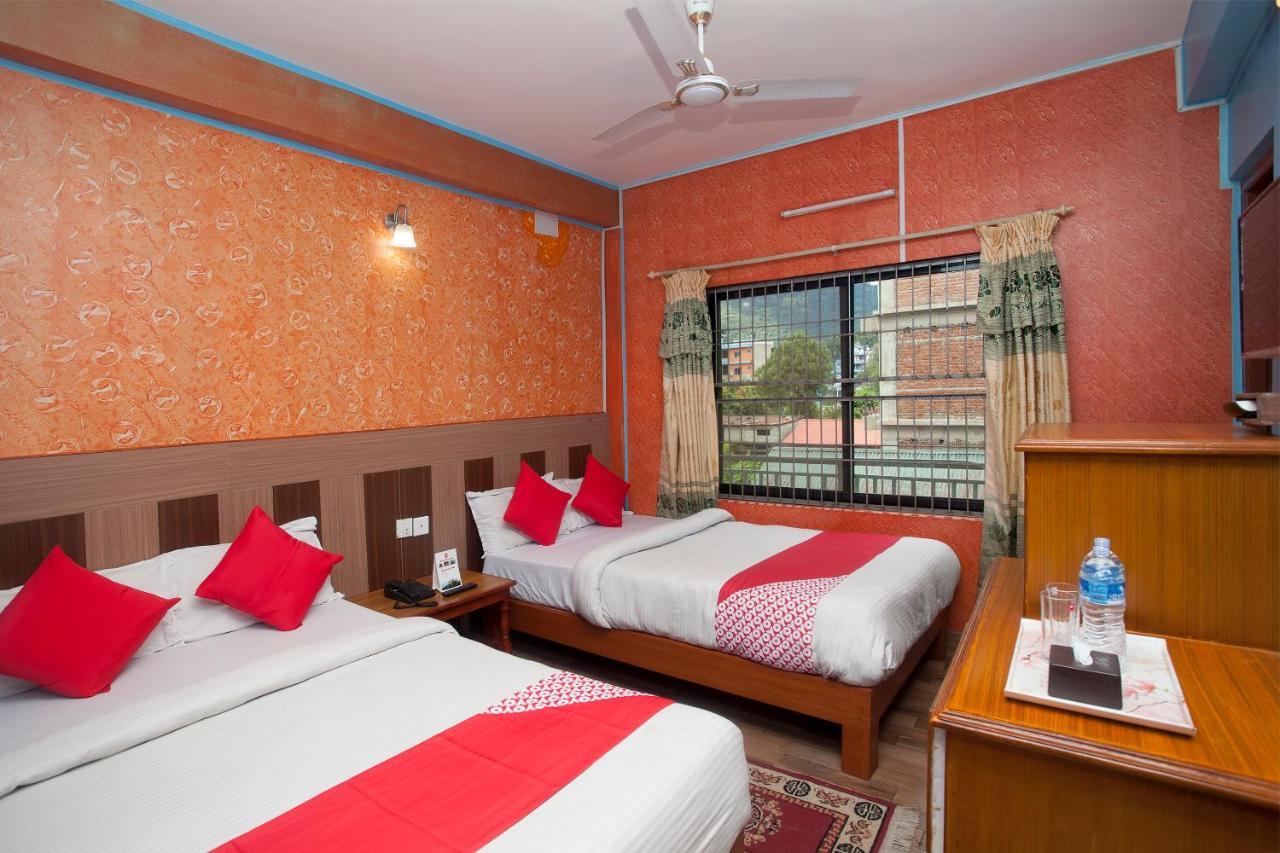 Hotel Middle Point Pvt Ltd Покхара Экстерьер фото