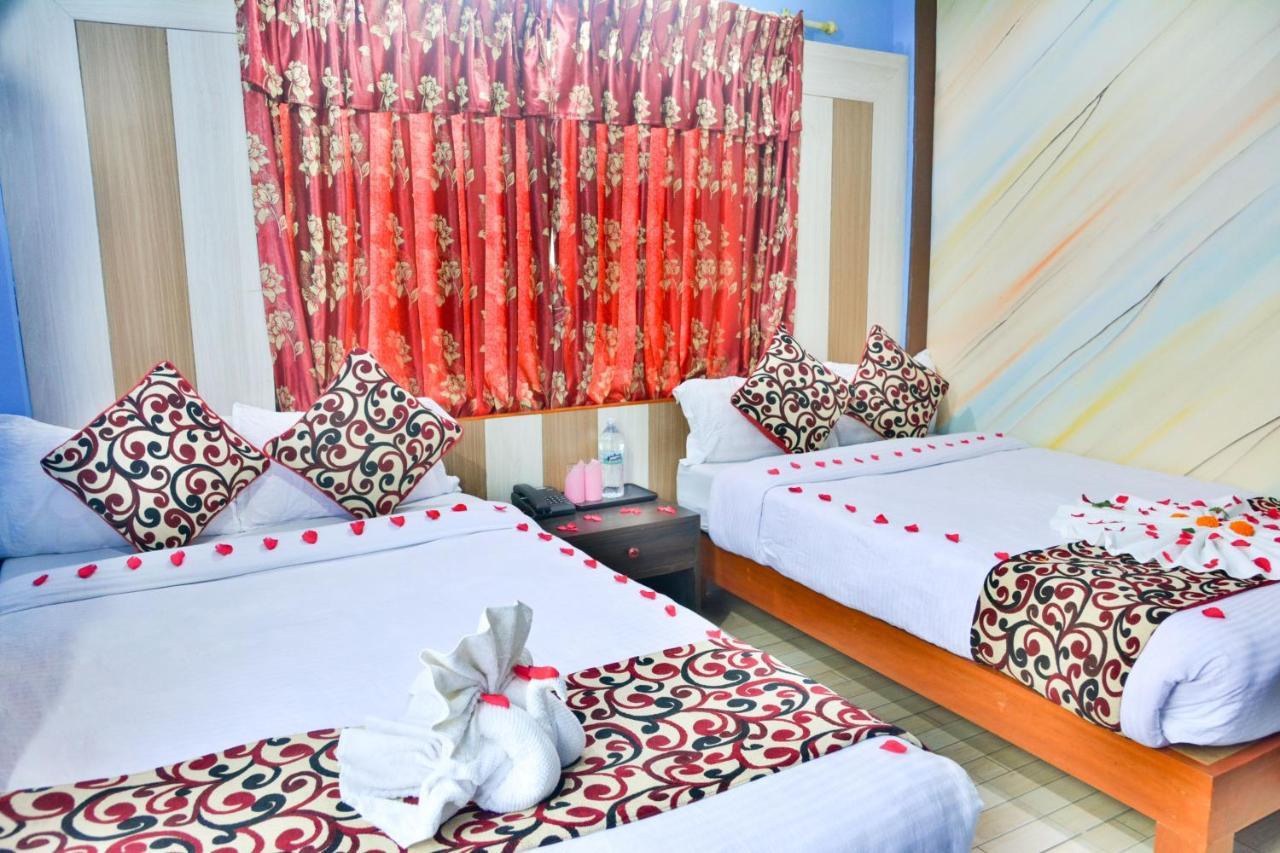 Hotel Middle Point Pvt Ltd Покхара Экстерьер фото