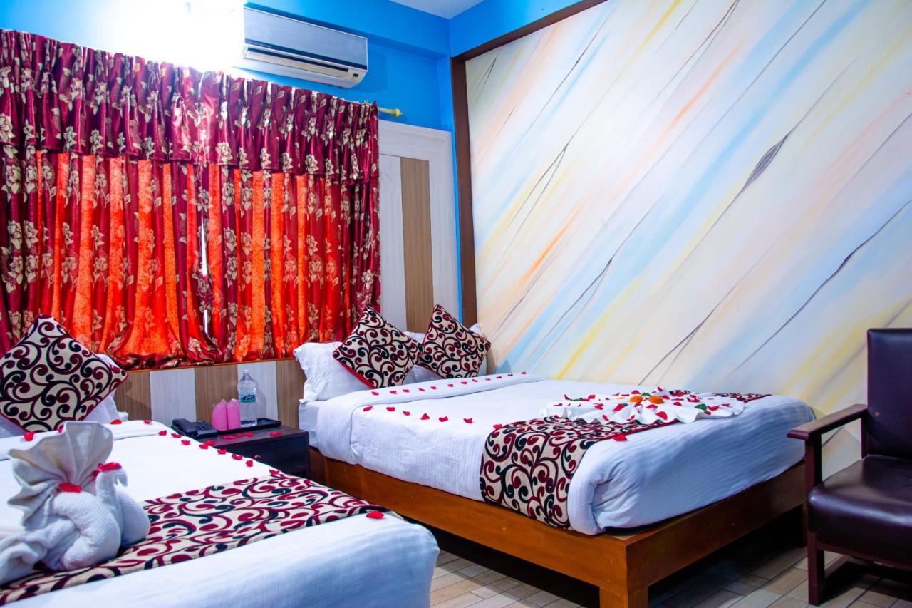 Hotel Middle Point Pvt Ltd Покхара Экстерьер фото