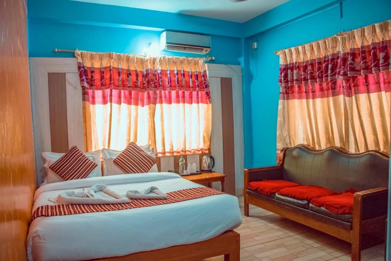 Hotel Middle Point Pvt Ltd Покхара Экстерьер фото